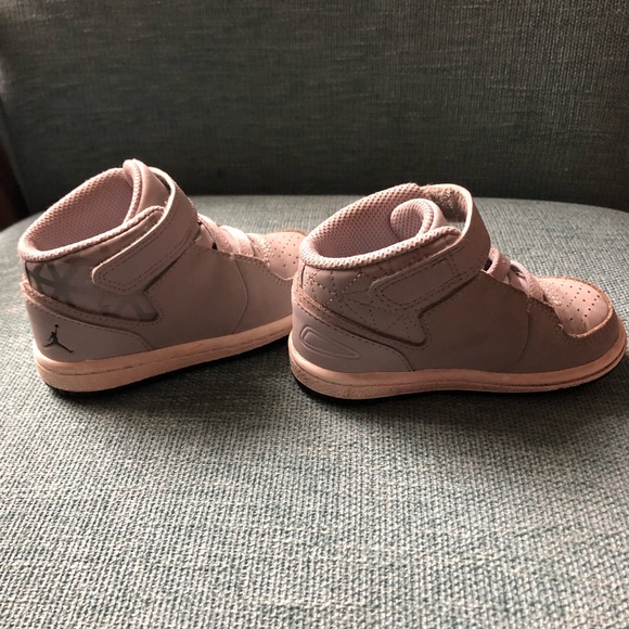 Nike Jordans- Toddler - Size 6c (grey and white) - Picture 3 of 8
